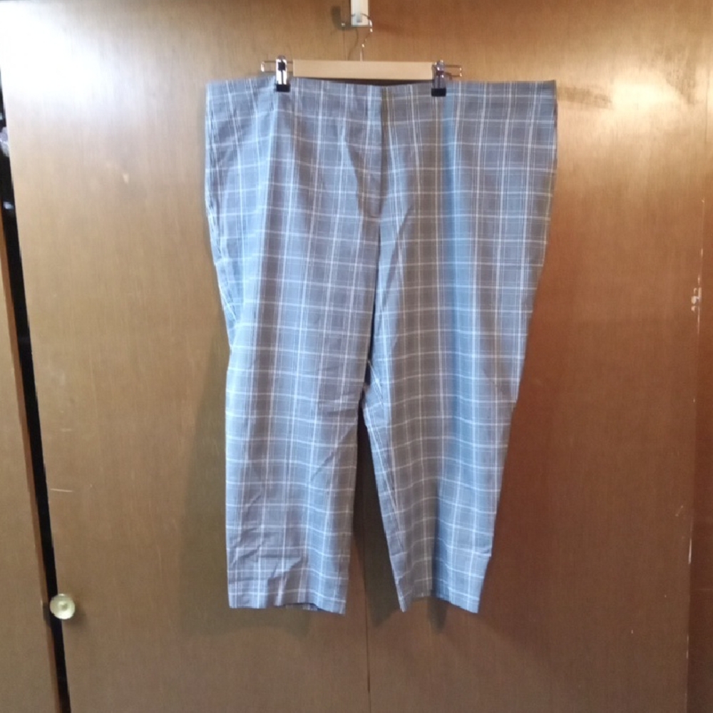 Elemental Stretch Plaid Capri